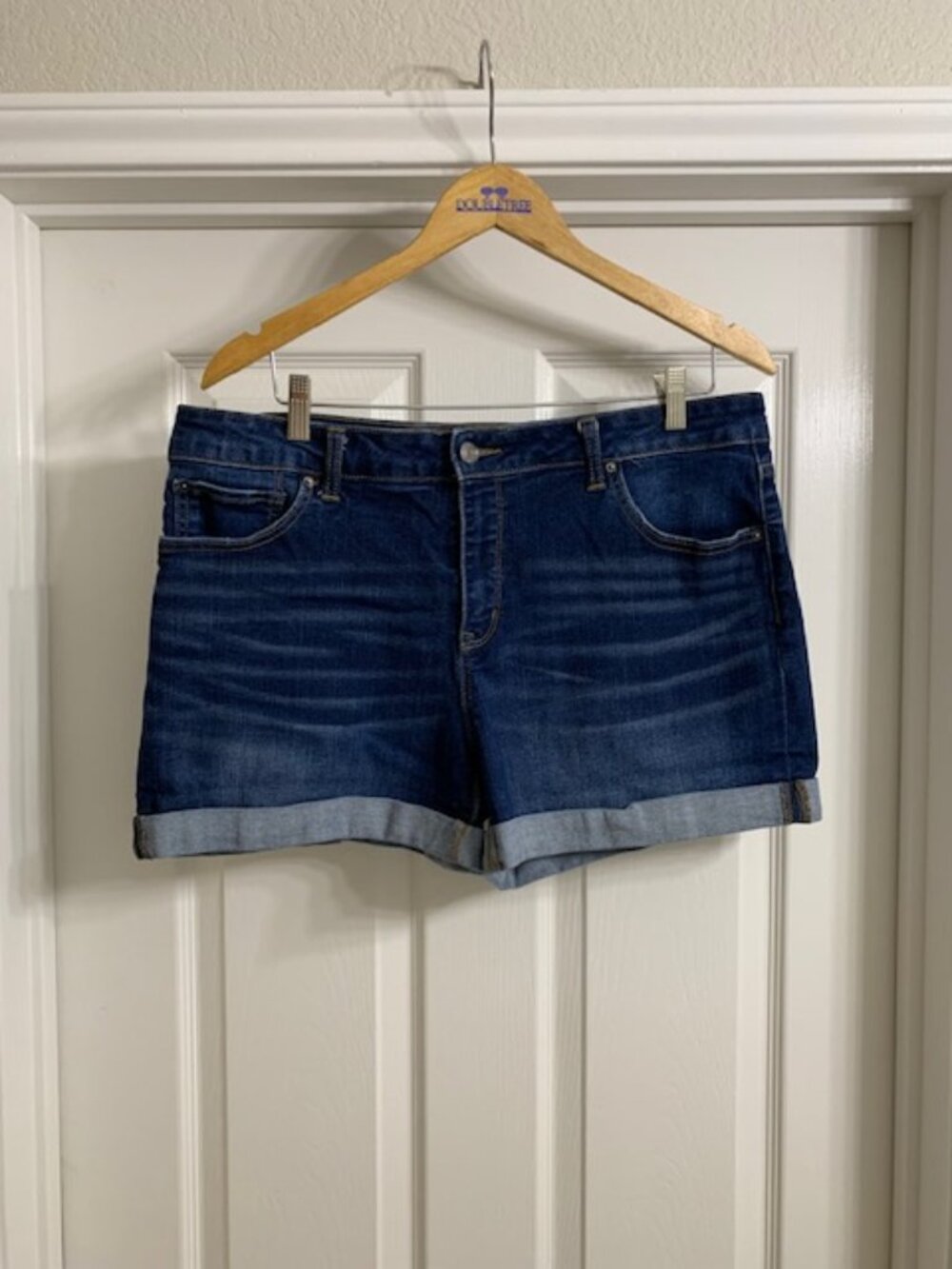 Time and Tru Women's Mid-Rise Denim Shorts, Size 16